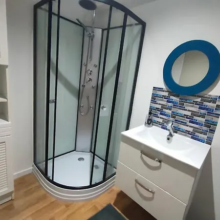 아파트 Appartement Central Villedieu Villedieu-les-Poëles